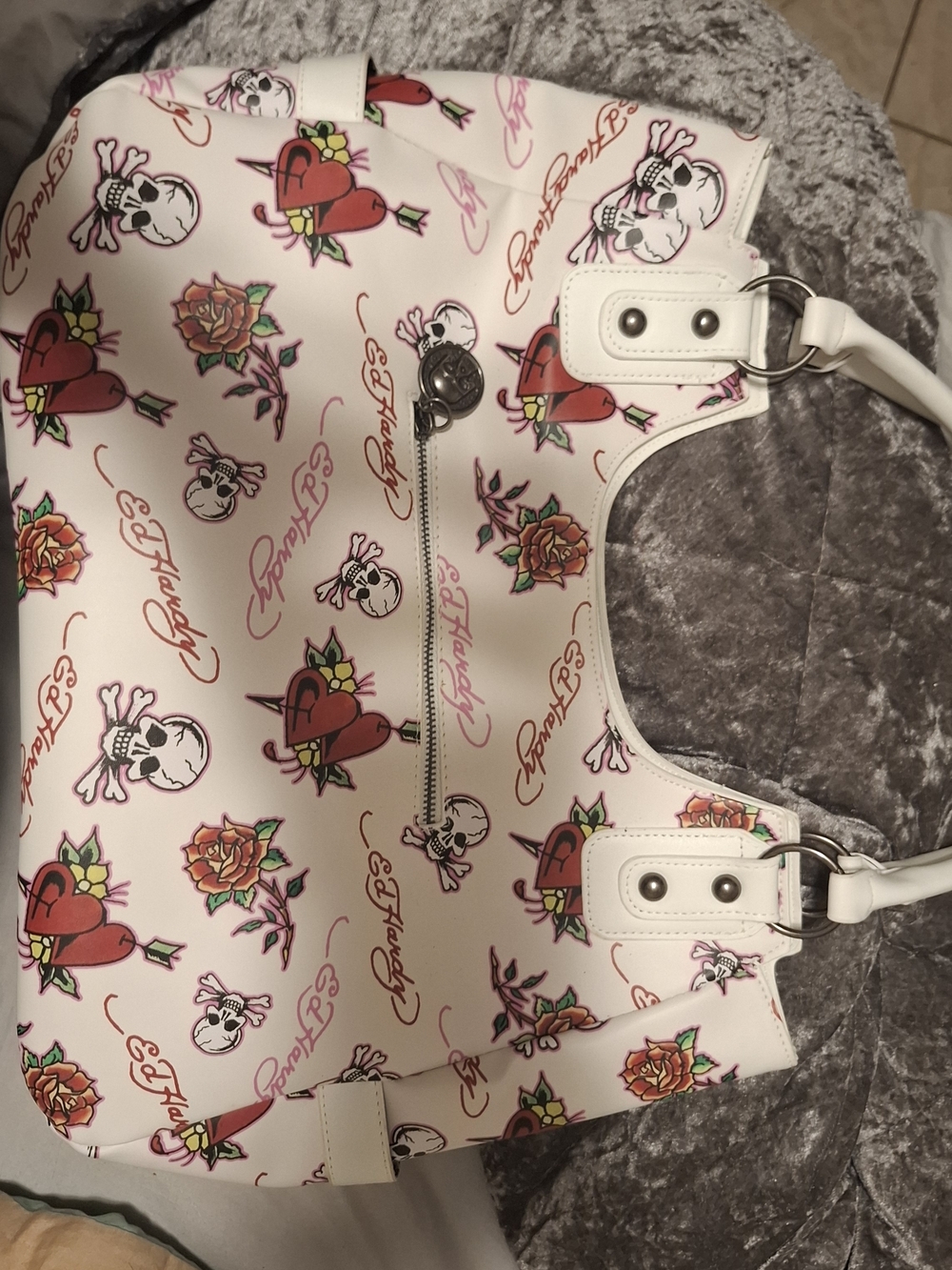 Ed Hardy White Tote with Red Heart & Pink Skull Print - Picture 1 of 12